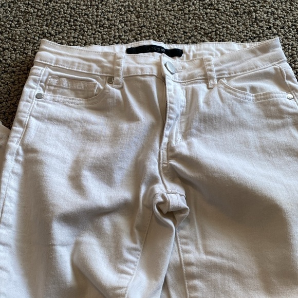Joe’s White Jeans Size 12 in Like New Condition - Picture 4 of 9